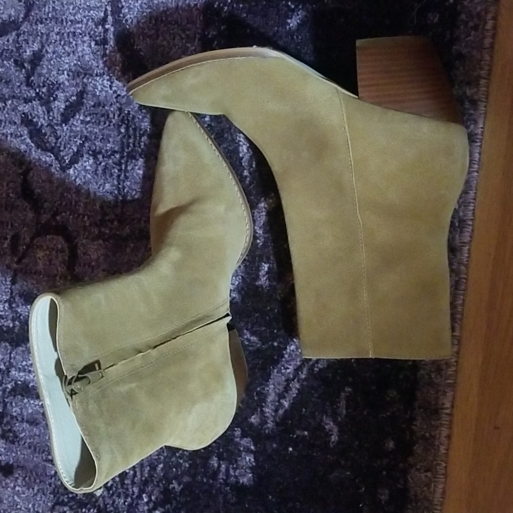 MATISSE suede ankle booties 8m